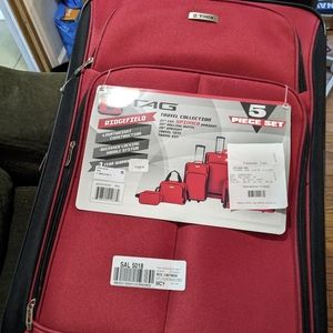 $300 Tag Ridgefield 5 Pc. Softside Luggage Set Red Suitcase